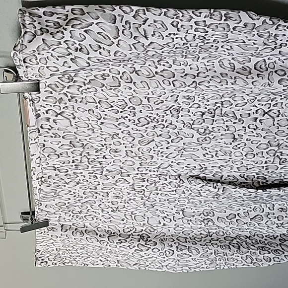 Chico's Mobwife Classy Neutral NWT size 4 Cheetah print crop pants XXL - Picture 2 of 9